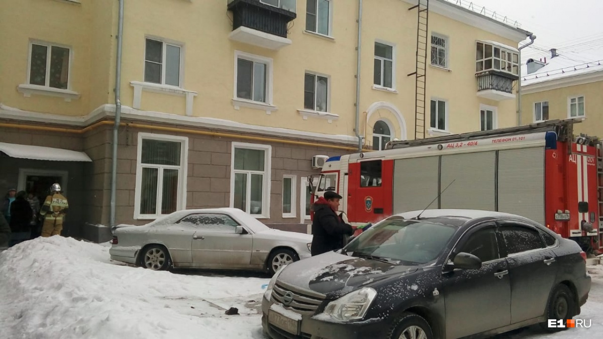 В Екатеринбурге бомбу ищут в здании детской больницы