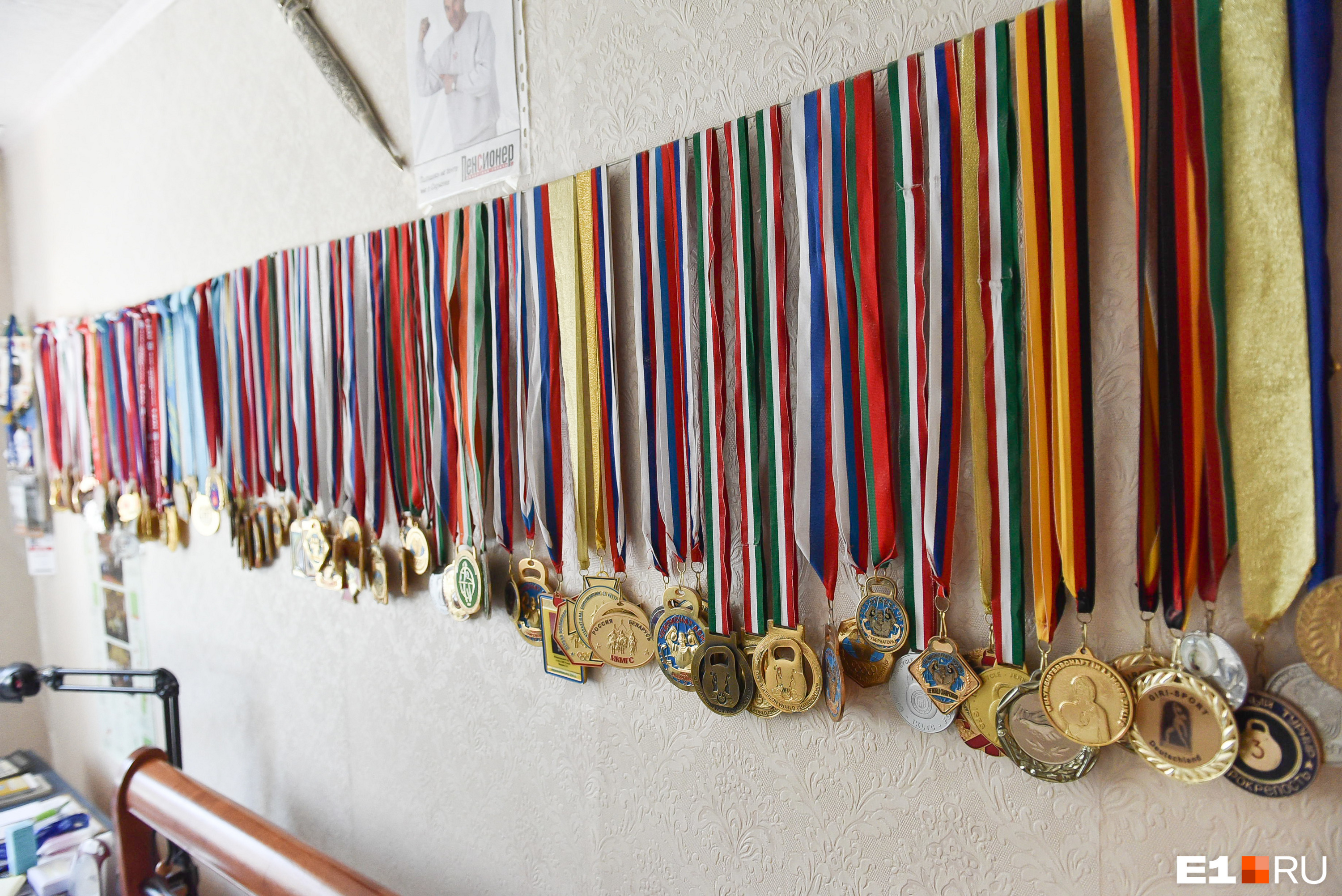 У Ашихмина около ста медалей, точное количество он не знает