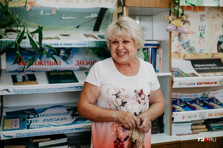 Надежда Чексистова работает в школьной библиотеке 33 года. Она очень любит, когда дети читают книги
