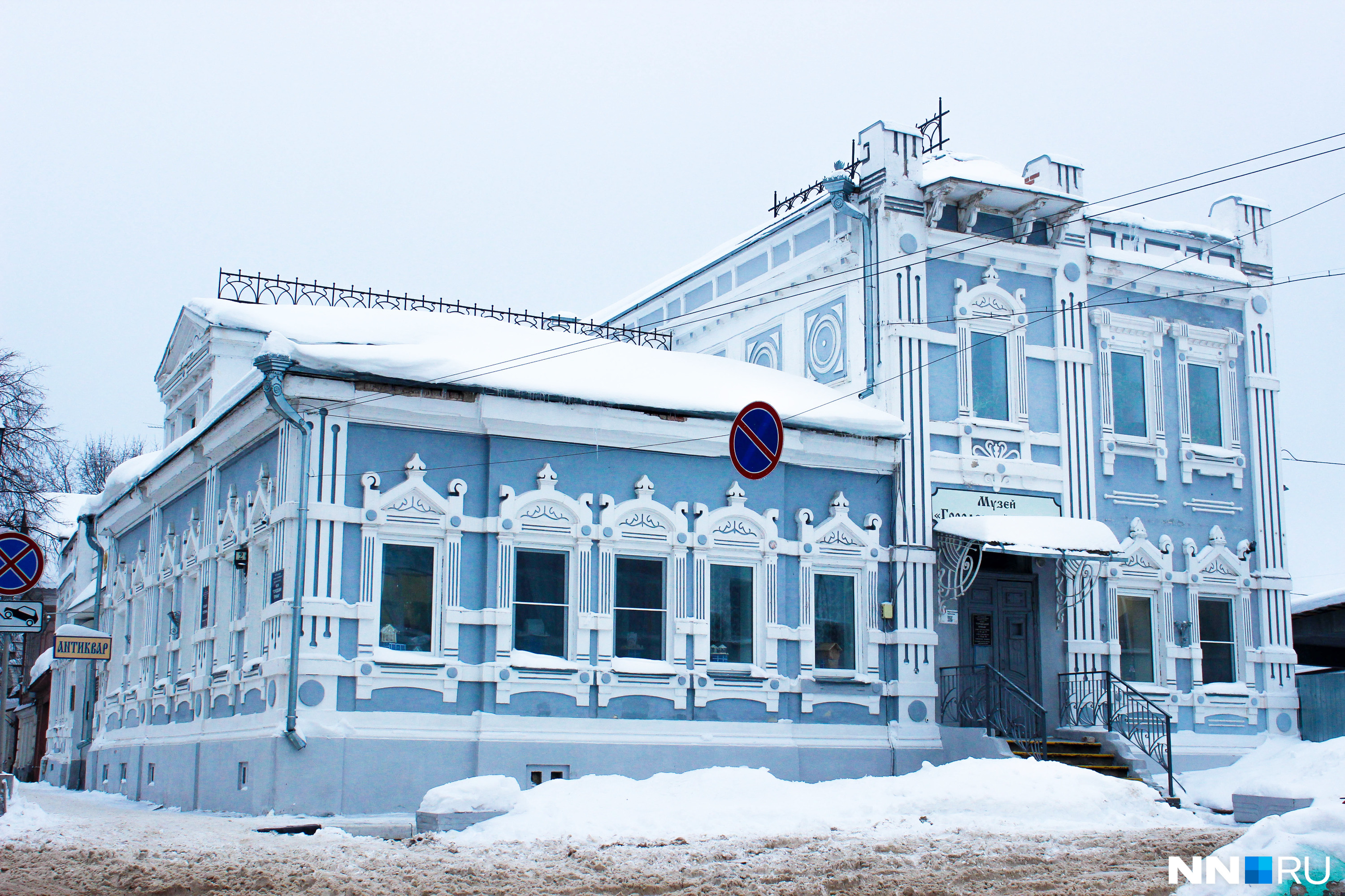Музей находится между набережной и автовокзалом на улице Ленина, 2.