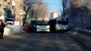 Ты не проедешь: два автобуса и троллейбус заблокировали движение на Восходе