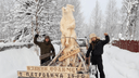 «Многие его не любят, а я хочу поддержать»: житель Архангельска повезёт Путину деревянного медведя
