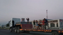 Бар на колесах: мужчины устроили зажигательную вечеринку в прицепе грузовика в Тольятти