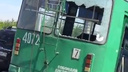 У троллейбуса с пассажирами лопнуло стекло на Октябрьском мосту