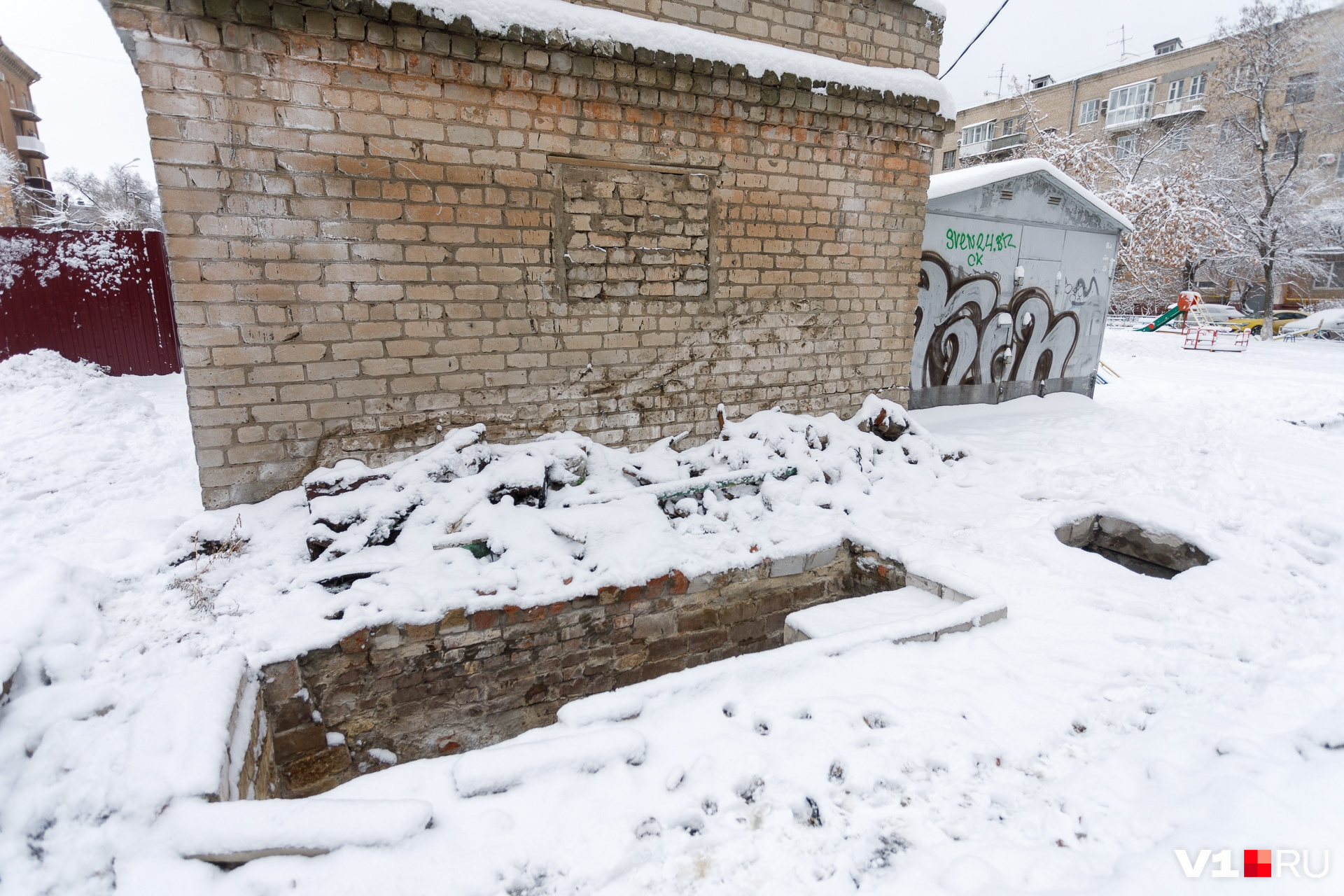 Головкин мемориал жертвам. Головкин Фишер гараж подвал. Гараж Сергея Головкина. Мемориал на месте гаража Фишера. Мемориал на месте гаража Головкина.