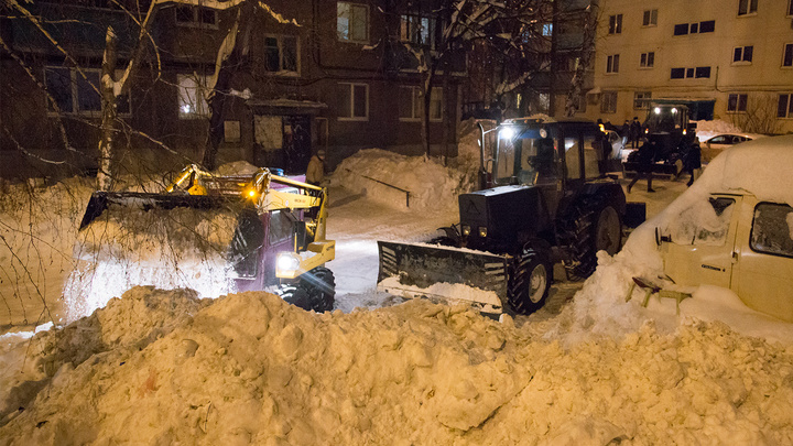 Пожалейте дворников, уберите машины: какие дворы Уфы расчистят от снега в пятницу, 21 декабря