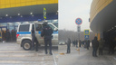 В здание вошли полицейские в касках: в Ярославле эвакуировали гипермаркет