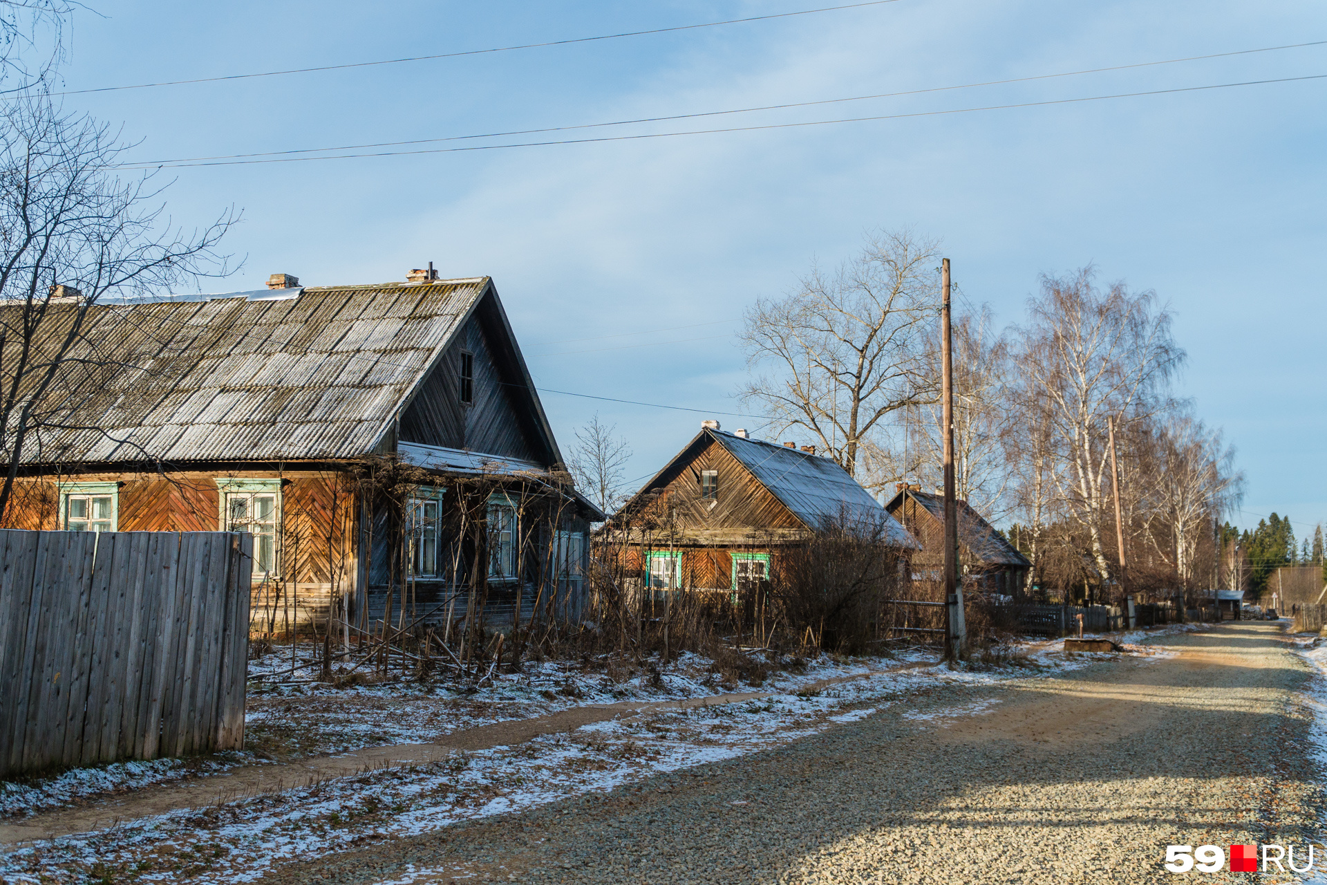 Дома в Кукетском все похожи, но заблудиться трудно: почти отовсюду видно белое здание школы