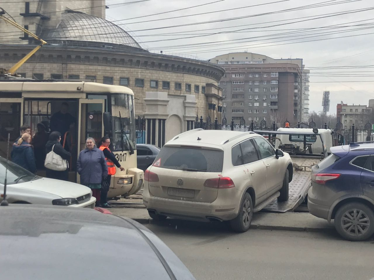 На место вызвали эвакуатор На место вызвали эвакуатор
