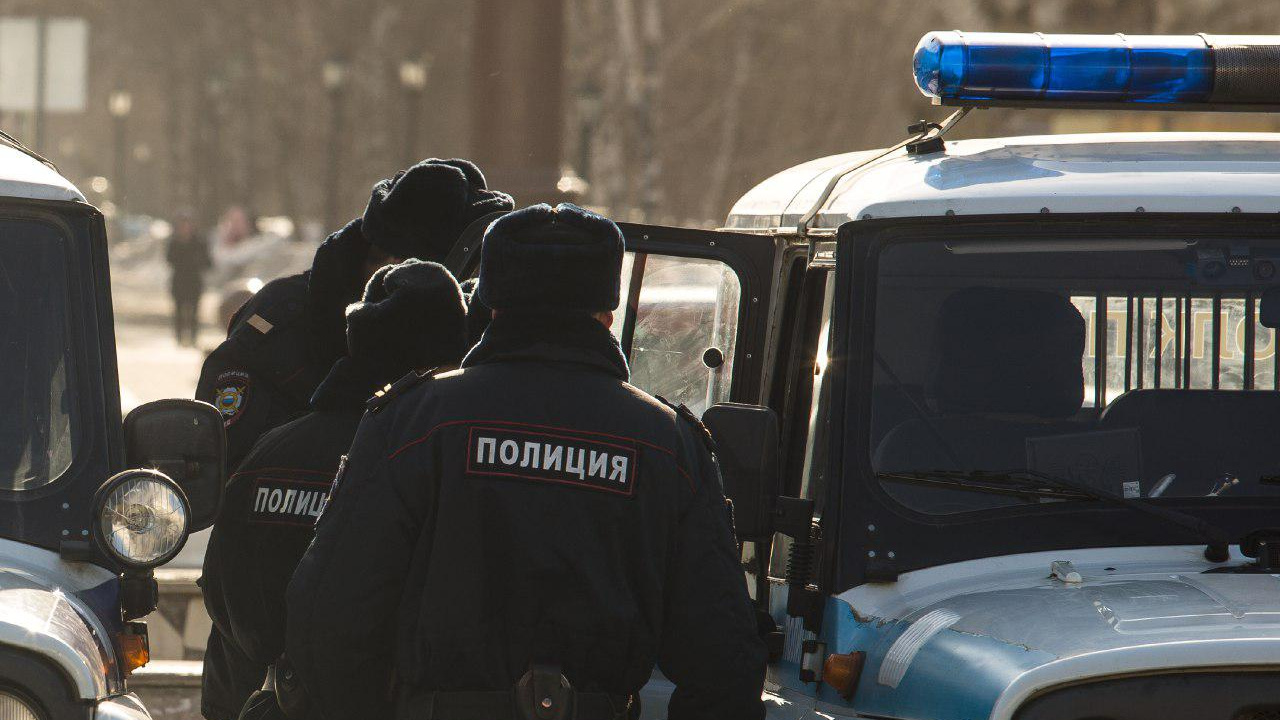 Полиция новосибирск. Полицейский в Новосибирске. Полиция НГС. Полицейская из Новосибирск.