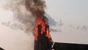 «Пламенем объята деревянная часть башни»: заброшенный элеватор горит в Челябинской области