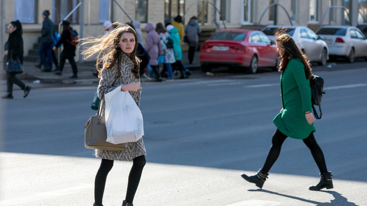 На Красноярск вновь направляется сильный ветер с грозами