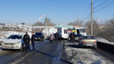 Пробка в обе стороны: Троицкий тракт в Челябинске парализовала крупная авария с участием маршрутки