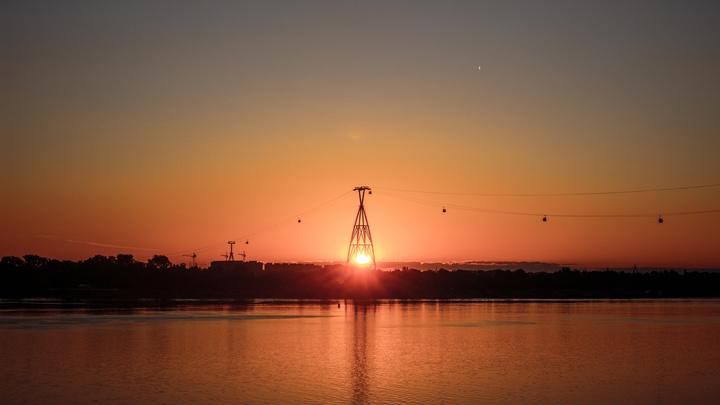 Фото дня. Встречаем рассвет на набережной Гребного канала