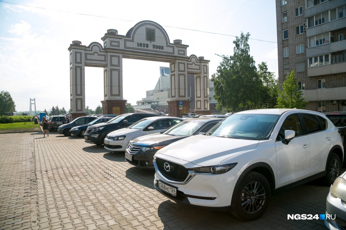 А так она выглядела до ремонта. Тепеь возле нее, кстати, <a href="https://ngs24.ru/text/gorod/2018/06/08/55390271/" target="_blank" class="_">парковаться нельзя</a> А так она выглядела до ремонта. Тепеь возле нее, кстати, <a href="https://ngs24.ru/text/gorod/2018/06/08/55390271/" target="_blank" class="_">парковаться нельзя</a>