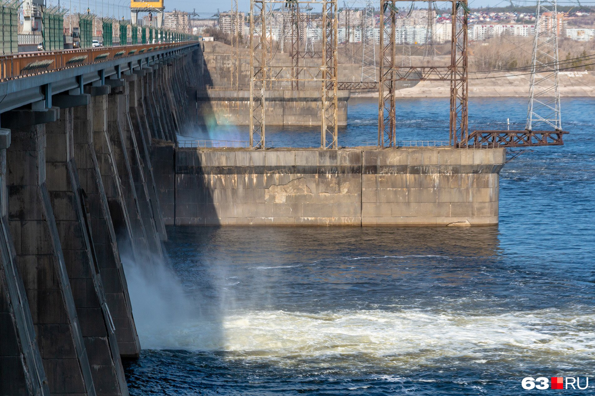Гэс сызрань. Тольятти плотина ГЭС. Дамба Жигулевская ГЭС. Водосливная плотина Жигулевской ГЭС.