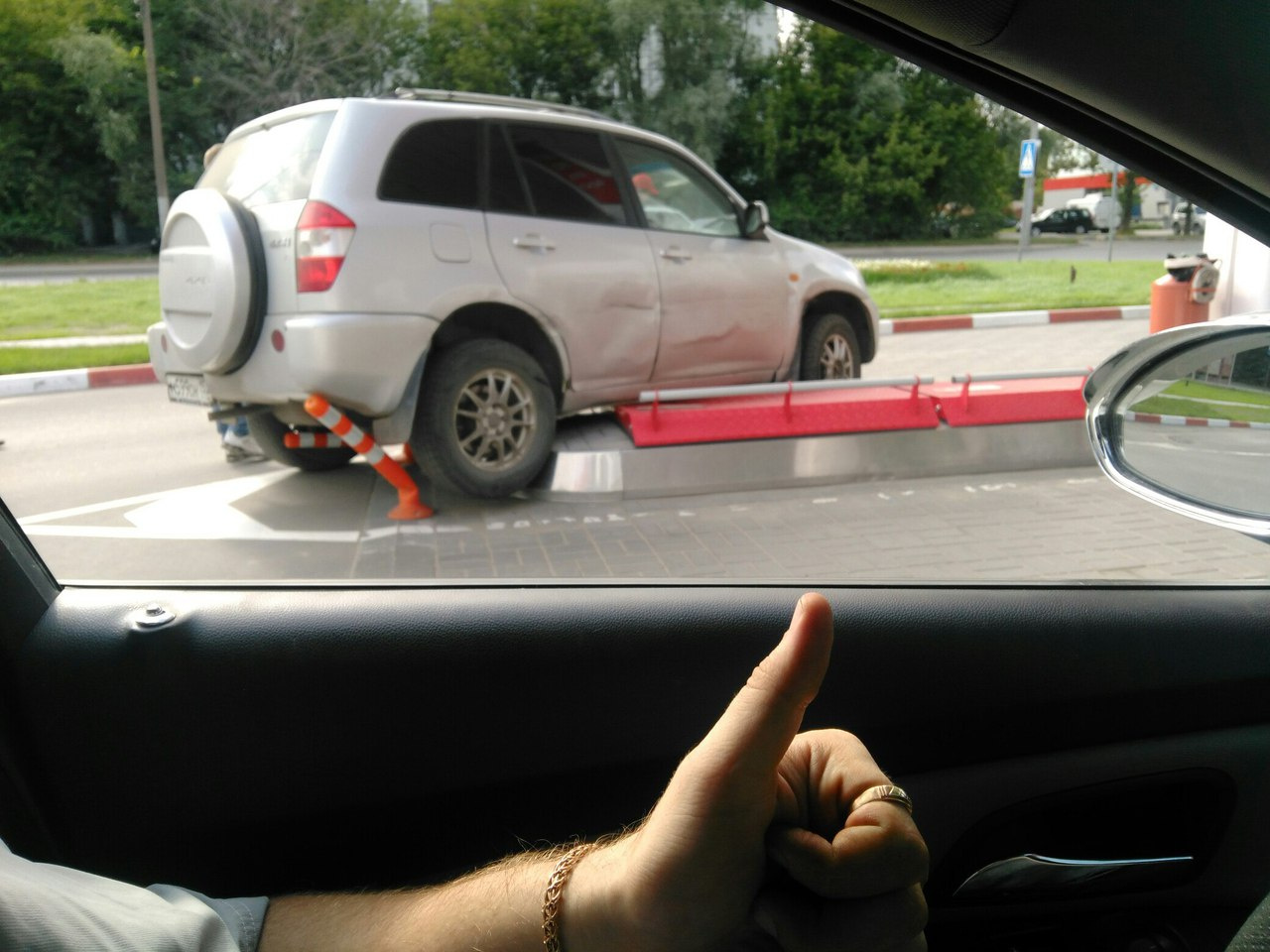 Хотя здесь в процесс парковки, скорее всего, вмешался случай... Хотя здесь в процесс парковки, скорее всего, вмешался случай...