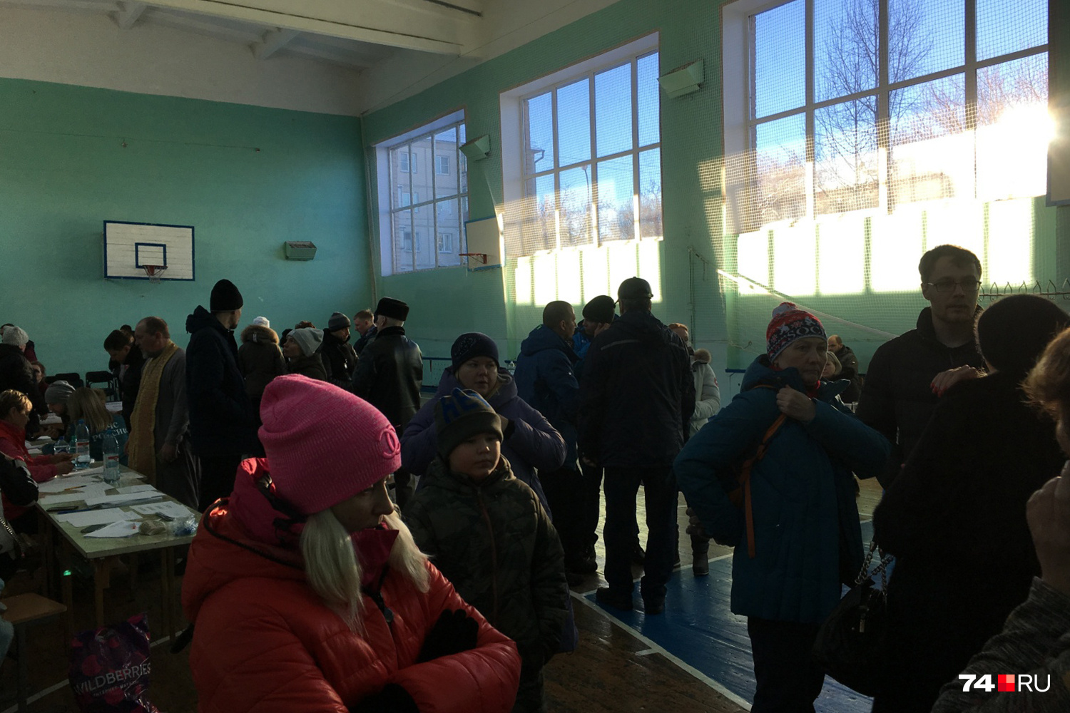 Всех разместили в актовом зале Всех разместили в актовом зале