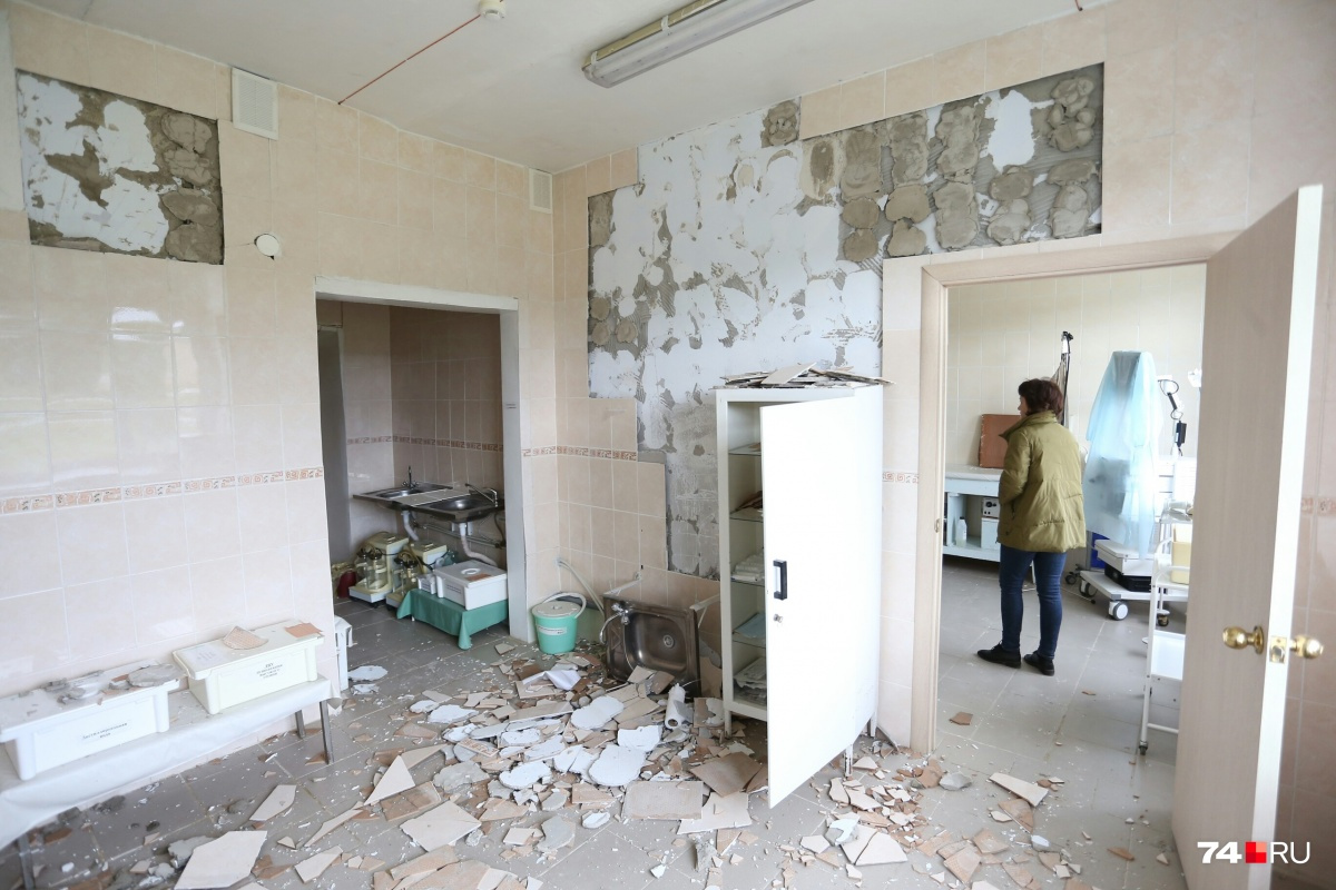 Больницу, больше всего пострадавшую во время подземных толчков в Катав-Ивановске, капитально отремонтируют в следующем году