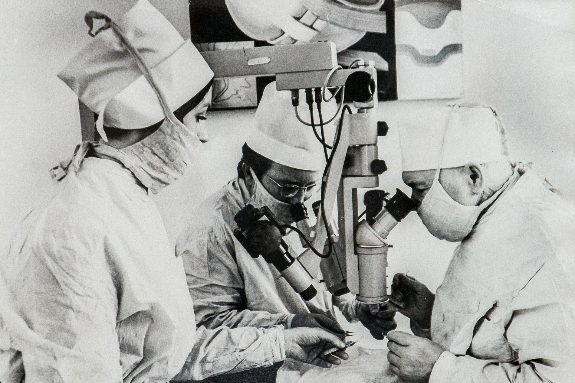 Для микрохирургических операций на глазах Ерошевский сконструировал новые инструменты 