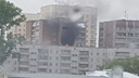 В Дзержинском районе горит квартира — из подъезда эвакуируют жильцов