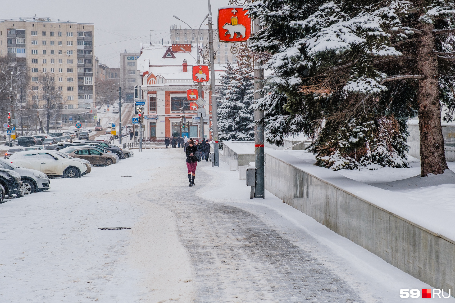 Пермь декабрь. Пермь Снежная Пермь 1. Снегопад в Перми. Сугробы в Перми. Заснеженная Пермь.