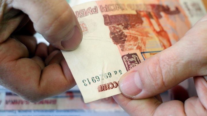 Лжесоцработники сняли порчу с пенсионера за 430 тысяч рублей