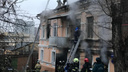 В Ростове загорелся жилой дом возле ж/д вокзала. Есть пострадавшие