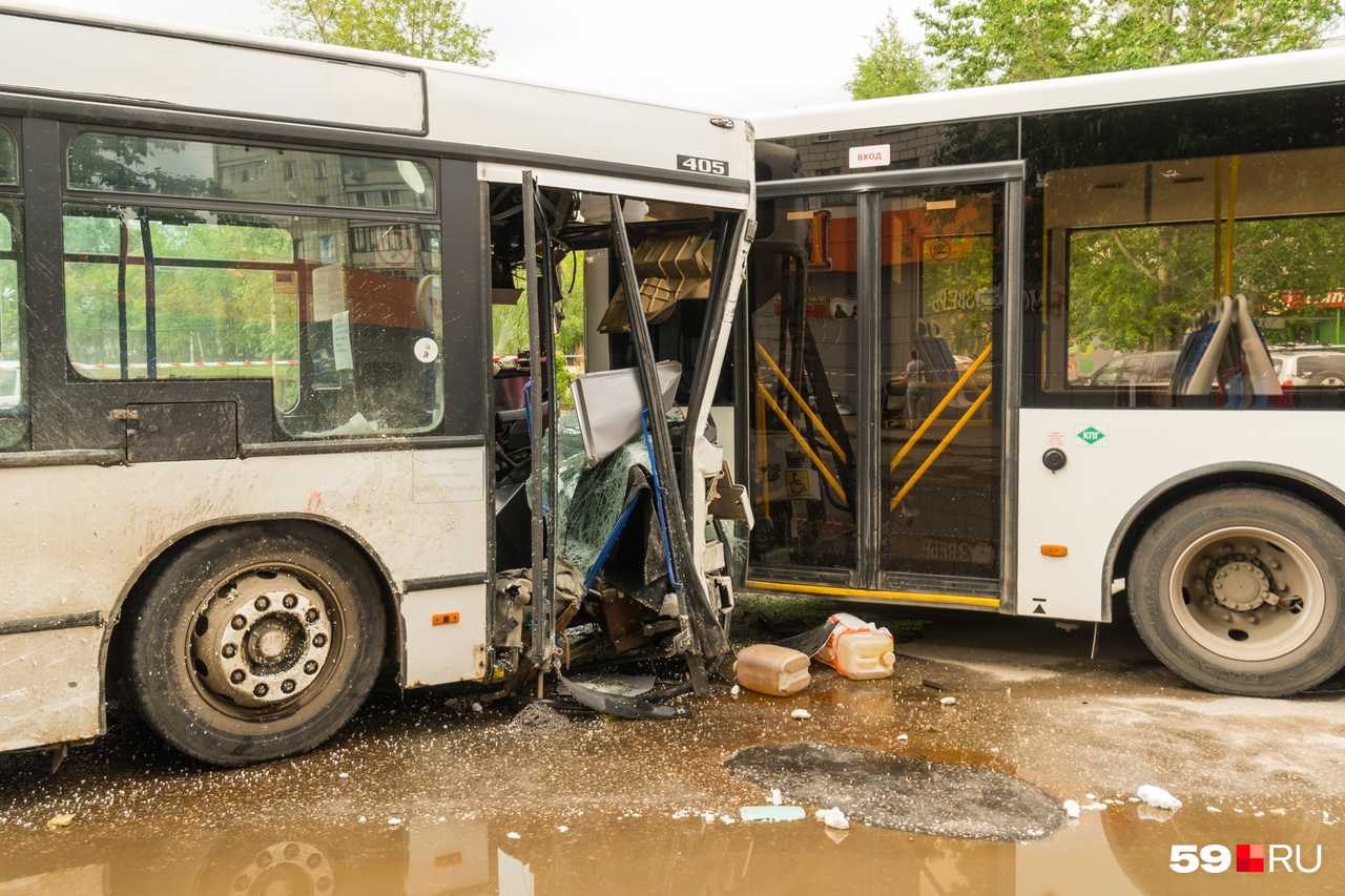 В Перми водителя бросило в пот при аварии с 37-м автобусом 31 мая 2019 г -  31 мая 2019 - 59.ру