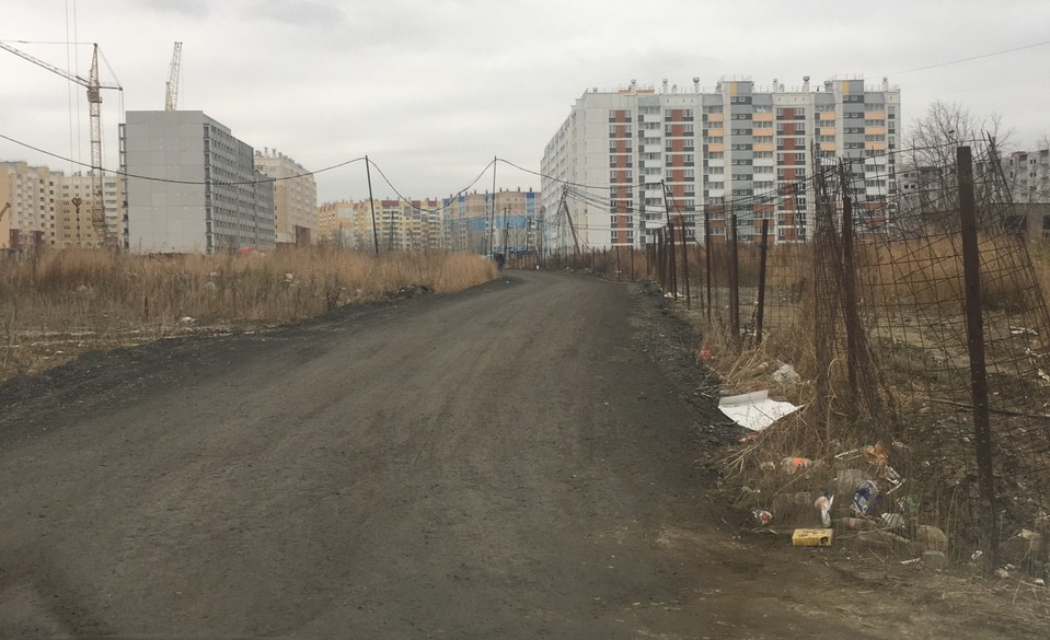 Микрорайон частично заселён, его жителям приходится добираться до своих новеньких квартир по таким дорогам Микрорайон частично заселён, его жителям приходится добираться до своих новеньких квартир по таким дорогам