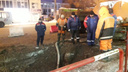 Дыра и потоп: около торгового центра «Аврора-молл» прорвало водопровод