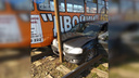 Легковушку впечатало в столб: на северо-западе Челябинска из-за аварии на путях встали трамваи