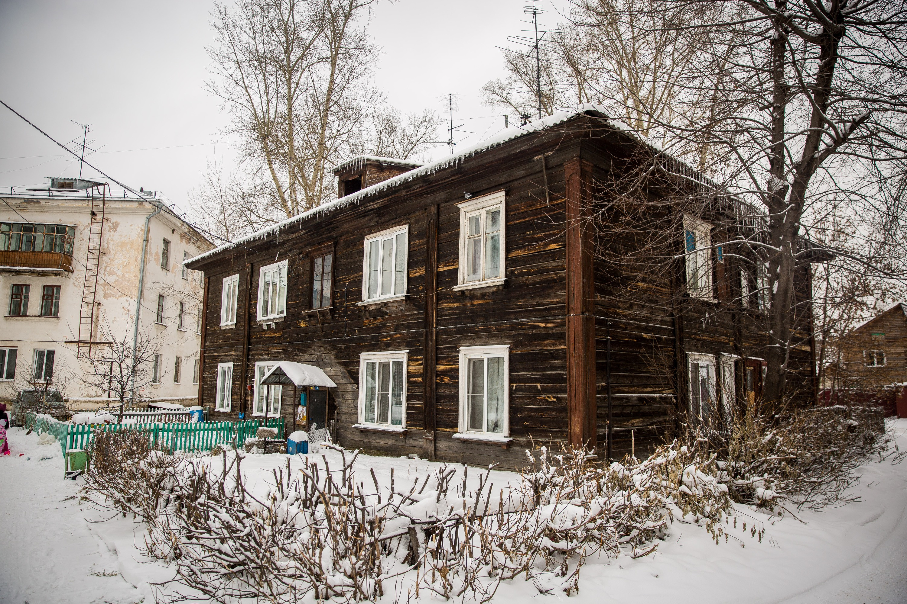 Многоквартирный дом, в котором живут Поповы