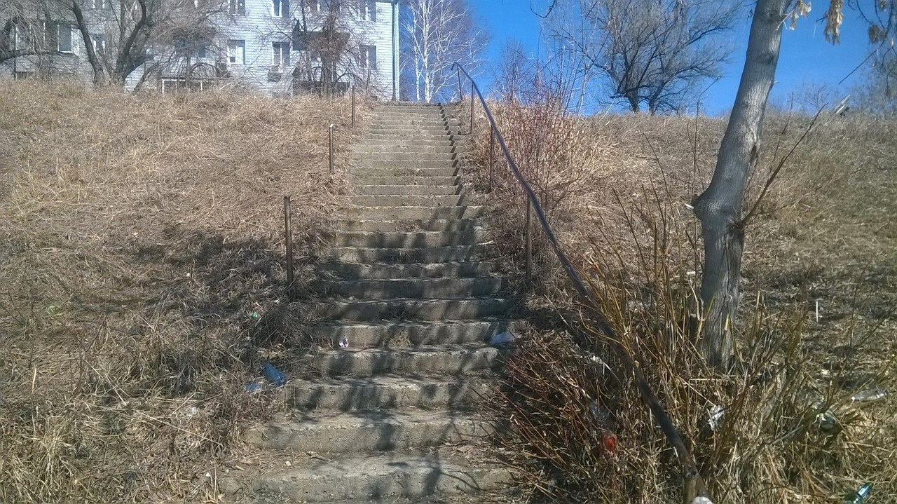 Лестница — до того, как ее облагородили местные жители