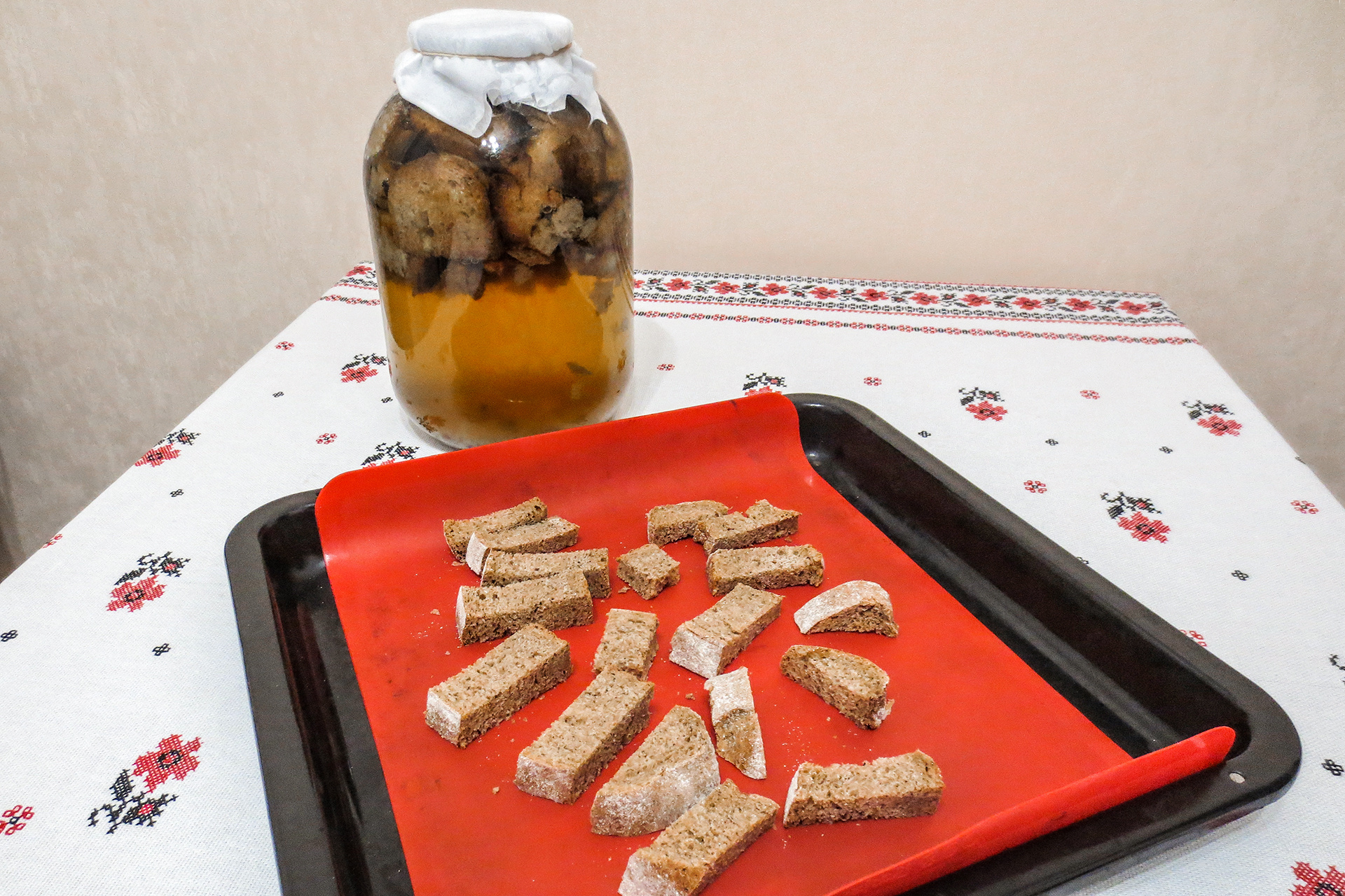 Квас из ржаного хлеба без дрожжей, пошаговый рецепт на ккал, фото, ингредиенты - Едим Дома