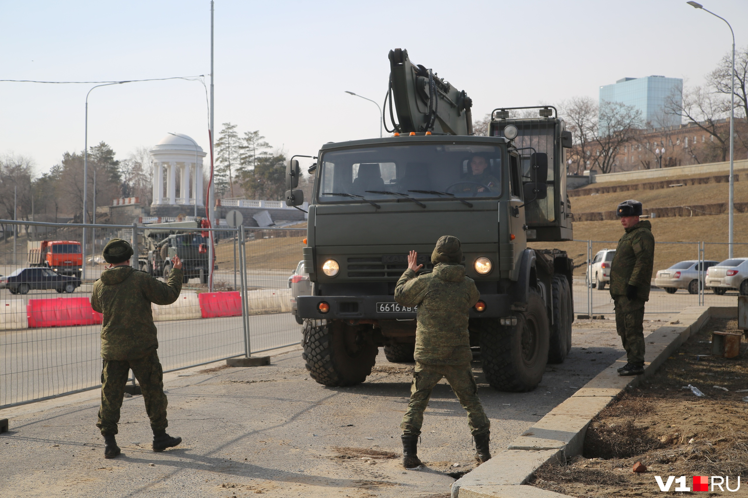 На помощь подогнали спецтехнику На помощь подогнали спецтехнику