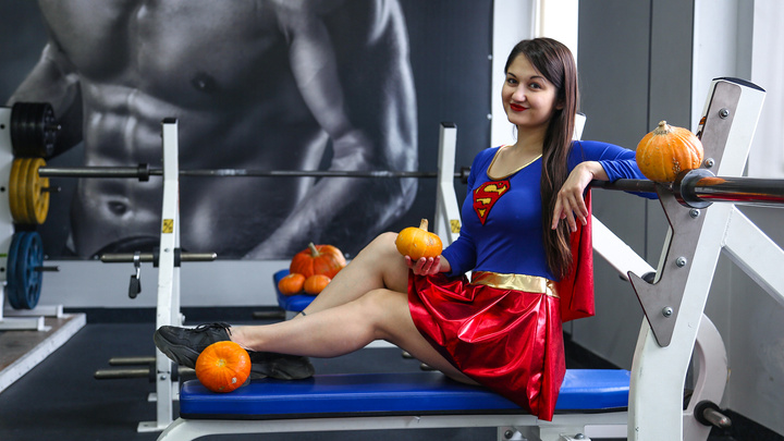 Отмечаем Хеллоуин в форме: Супервумен из Уфы показала пять жироубийственных упражнений