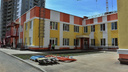 «Убираем пятна воды с потолка»: новый детский сад в Волгаре откроют в октябре