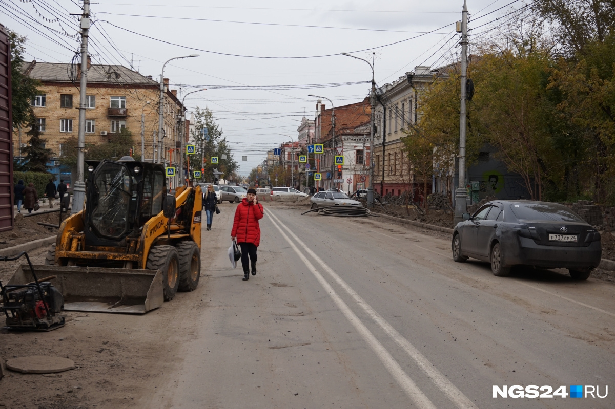 Старый асфальт снимать даже не начинали, не говоря уже о подготовке к укладке нового