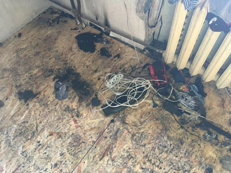 Огонь повредил вещи на площади 60 квадратных метров Огонь повредил вещи на площади 60 квадратных метров