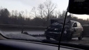 «Ситроен» влетел в трактор: в Ярославской области на трассе из-за ДТП образовалась большая пробка