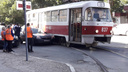 Около ТЦ «Аврора» водитель «Приоры» залетел под трамвай