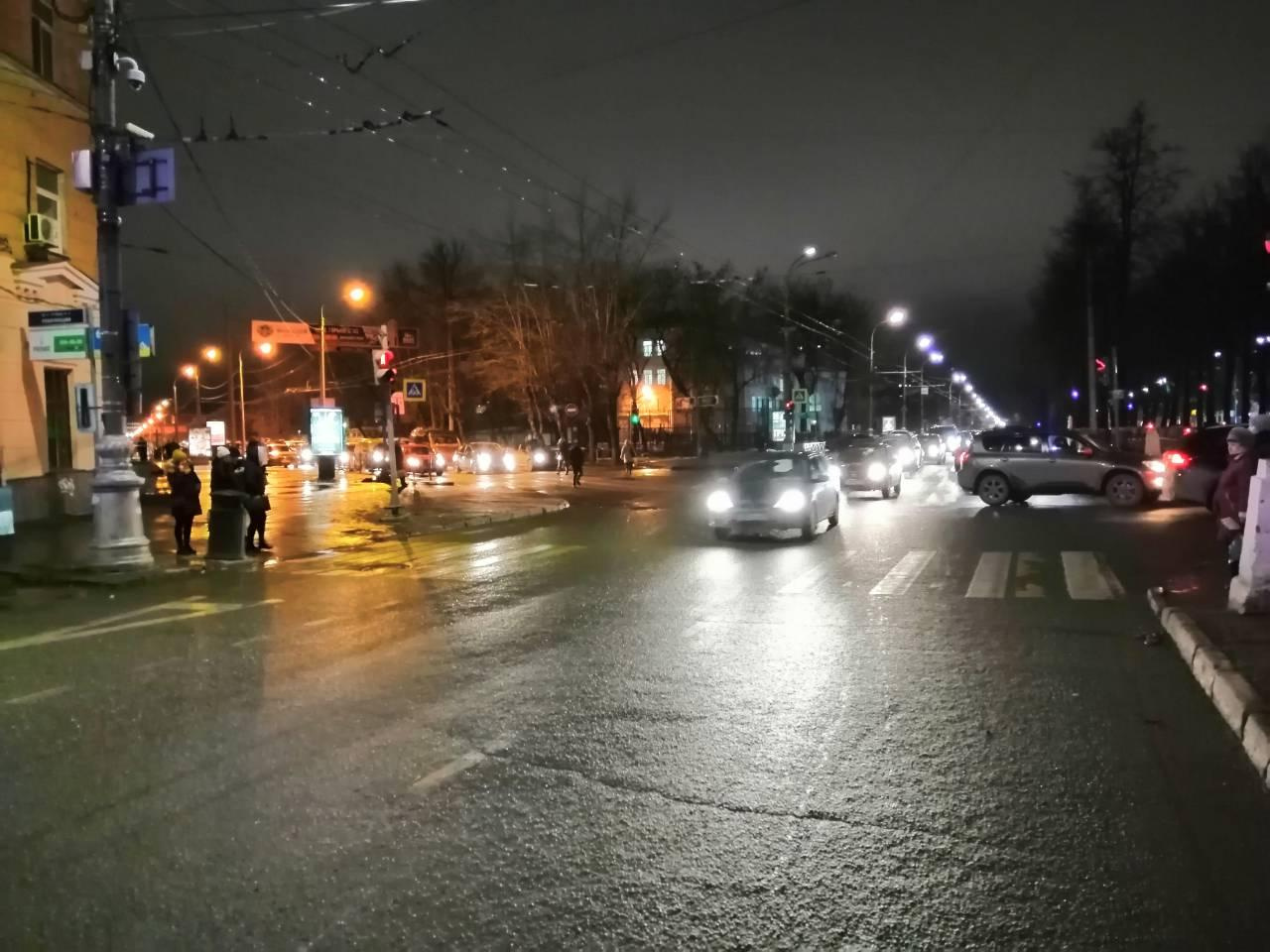 Женщина на Hummer сбила девушку на пешеходном переходе
