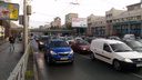 Видео: сломанный светофор собрал пробку от площади Калинина до Гагаринской