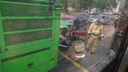 Пьяный водитель RAV4 пробил пассажирский автобус на светофоре: на месте работали спасатели