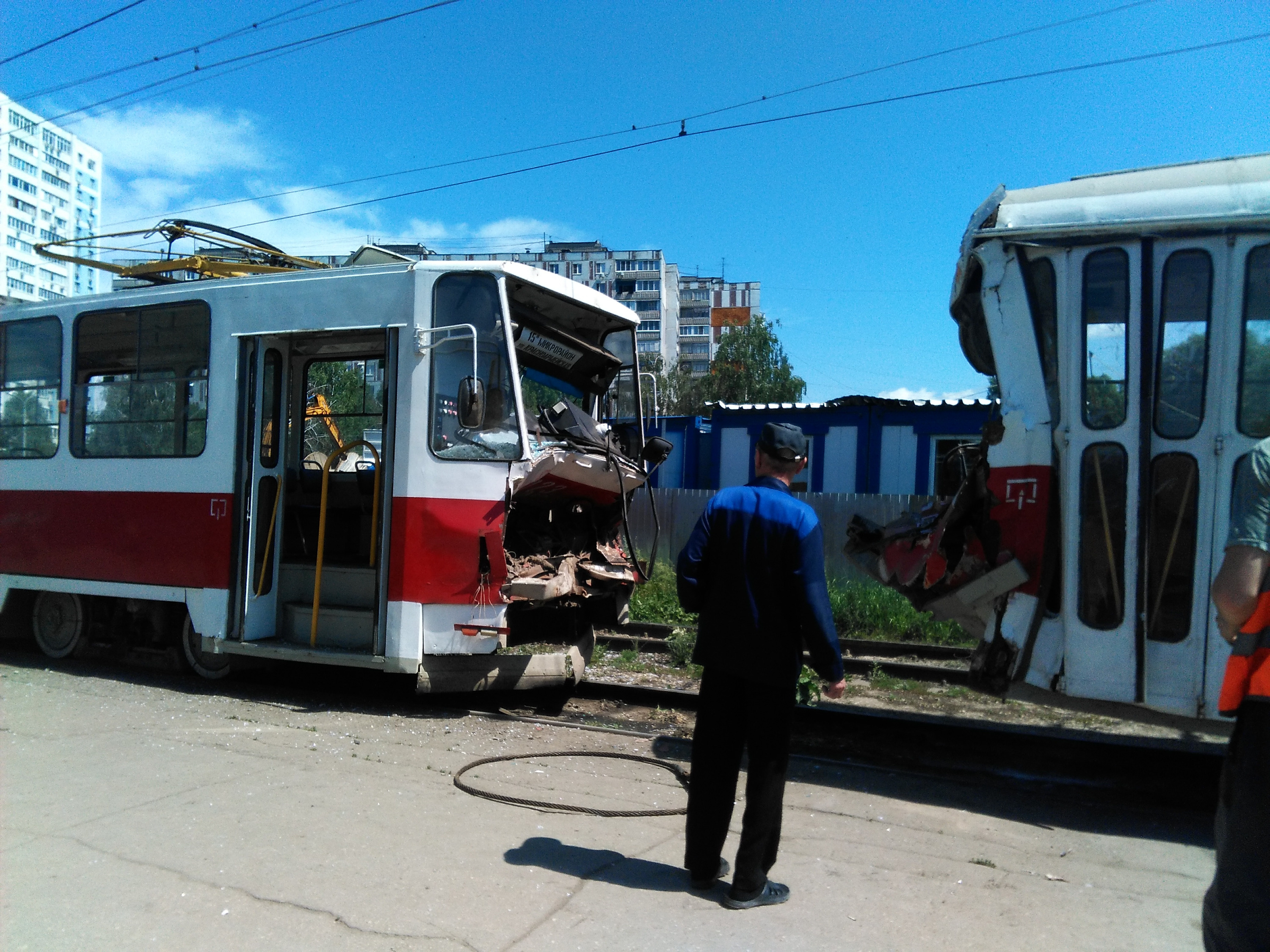 Трамвай 2 омск. Трамвай и автобус столкнулись в центре Нижнего Новгорода. Столкновение трамваев в Саратове.