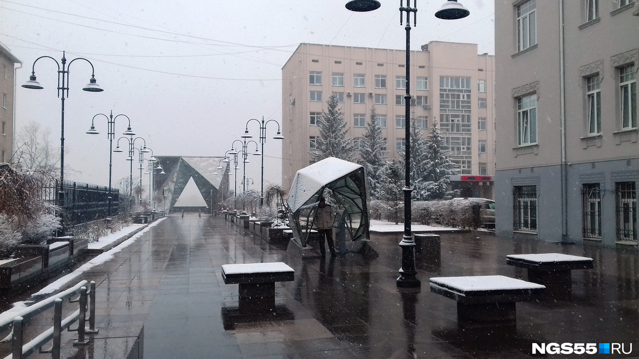 Улица апреля омск. Апрель Омск. Омск в апреле фото. Дождь в Омске. Снежный коллапс Омск.