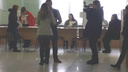 Голосуй за нашу любовь: ярославец сделал предложение девушке на избирательном участке