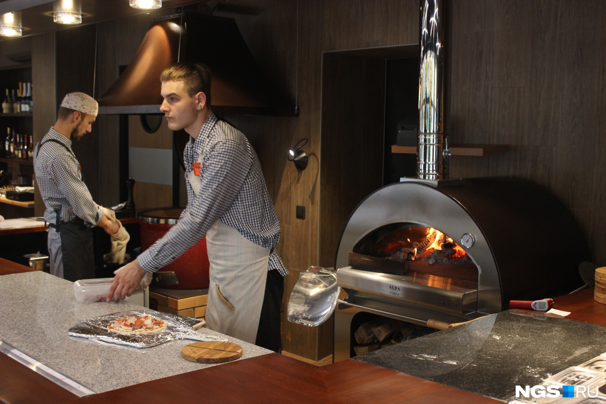 Бар «На углях» стал ещё одним заведением в центре с пиццей из дровяной печи