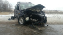Разворотило капот: в Самарской области водитель «Калины» влетел в ограждение